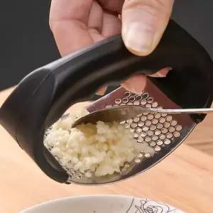 [하프클럽/브이와이]마늘 다지기 스텐 핸들 마늘기 으깨기 요리