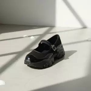 솔트앤초콜릿 라운드 토 메리제인 스트랩 스니커즈 412410006 5.5cm2colors 1315844