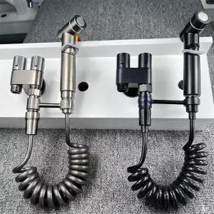 2024 새로운 휴대용 비데 분무기 미니 화장실 수도꼭지 샤워 세트 이중 콘센트 각도 밸브