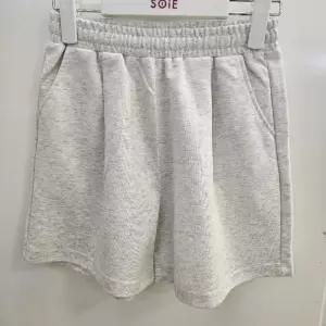 소이 HC04 주니어 4.5부 원턱셋업바지 4.5부 그레이 원턱바지 26m0754