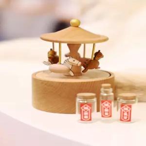오르골 회전목마 나무 원목 태엽식 인테리어소품 아날로그 홈데코 장식용 생일선물 테이블장식
