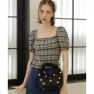 게스 GUESS 에버리_EVER리 LEE 쥬얼 장식 퀼팅 호보백 HP2A3A28