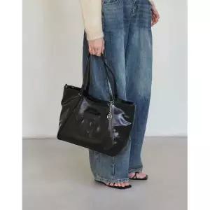 매장정품 HAZZYS 헤지스 WOMEN ACC [H20크링클] 시그니처 H 블랙 와이드 쇼퍼백 L (롱스트랩SET) (유광) HI