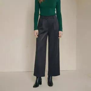 리오벨 최초가 79,000원 원턱인조스웨이드크롭팬츠1228642