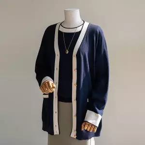 안나앤플러스 메이 배색 브이넥 가디건가디건CFQ97 빅사이즈