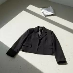 헤지스레이디스 25SS 블랙 폴리혼방 싱글버튼 자켓 HSJA5B391BK 1302091