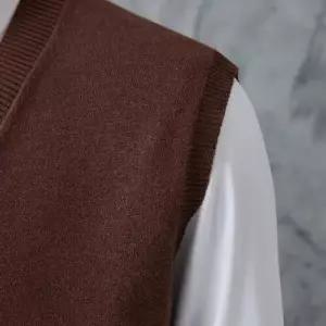 엘럽니트 남사친 유행 조끼 트렌드 원템1