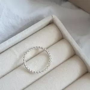 [신세계라이브쇼핑][옷자락] 여자 데이트룩 데일리 모던 꼬임 포인트 반지