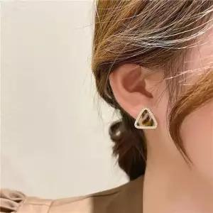 [무슈봉]화사한 세모 트라이앵글 레더 925 실버침 귀걸이