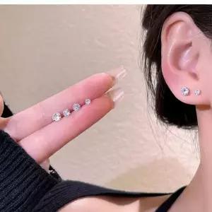 기본 큐빅 귀걸이 나사잠금 구조 큐빅 포인트 피어싱 미니사이즈