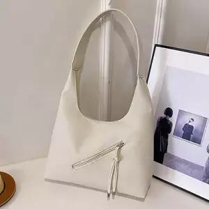 메신저백 슬링백 맨즈백 여행용 남자 여자힙색 코디