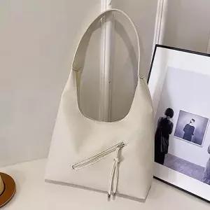 [콩심팥심]메신저백 슬링백 맨즈백 여행용 남자 여자힙색 코디