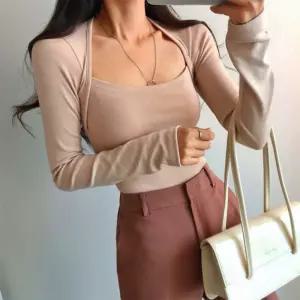 다잇템 여자 롱슬리브 숏가디건 레이온 잔골지 글램룩 슬림핏 티셔츠1166913