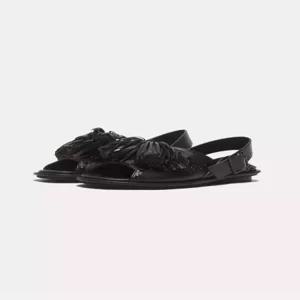 슈콤마보니 Pompom flat sandalblack DA2AM26004BLK-I