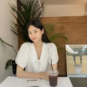 [시크릿라벨] 러블리자수리본블라우스