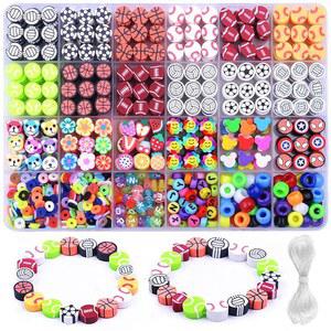 비비타 1000PCS 스포츠 폴리머 클레이 비즈 팔찌 만들기 키트, 24 스타일 귀여운 재미 볼 야구 농구 축구 럭비 배구 부적, DIY 키트