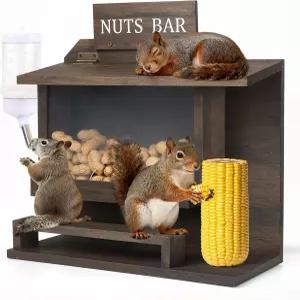 대형 피크닉 테이블 디자인과 분리 가능한 물병이 있는 외부용 걸이식 다람쥐 모이통 - 재미있는 뒷마당