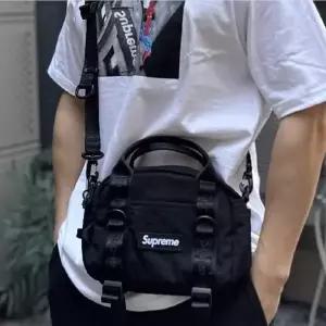 슈프림 미니 보스턴백 블랙 더플백 소형 스트릿 공용 가방 [국내배송]