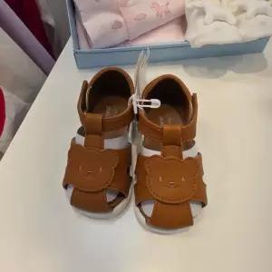 HC43 썸가든 삑삑이 샌들  H1331901Q52