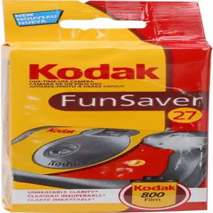 플래시 포함 코닥 펀세이버 35mm 일회용 카메라(ISO-800) 번들 - 마이크로파이버 천으로 27가지 노출