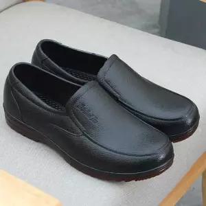 남자 회사원 장마철 구두 코디 방수 로퍼 레인 슈즈