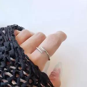 S141 여성 유니크 디자인 엇 반지 여성 링 은반지 (실버 925) 우정반지