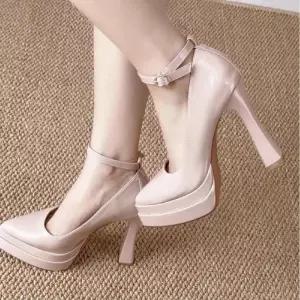 셉띠엠브레 메리제인슈즈 플랩 킬 힐 에나멜 일자 누드 여성하이힐 UNO5