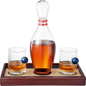 볼링 핀 디캔터 선물 세트 모양의 프리미엄 위스키 와인과 나무 디스플레이 베이스에 어울리는 안경 2개