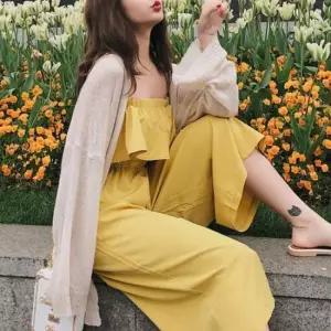 휴양지원피스바캉스룩 여자 공항 패션 검정 오버롤 점프수트 리조트 룩 코디