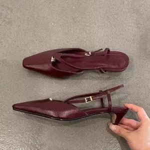 포뇨2 여자 오피스룩 양가죽 슬림핏 백 스트랩 단화 OPH5