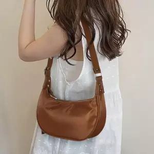 여성 가방 스타일 숄더백 캐주얼 반달 4컬러 크로스백 미니 -