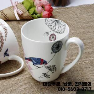 북유럽 스타일 본 차이나 커피 세트 간단한 컵 접시 머그잔 애프터눈 티 선물 상자 포트