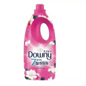 다우니 탈취파워 목련과 베리 초고농축 섬유유연제 본품 2L