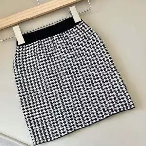 여성 하운드투스 체크 패턴 미니스커트 니트 숏스커트