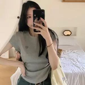 [라일리의류] Rly 하트 자수 슬림핏 셔링 두꺼운 반팔티