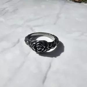 [노블른] 써지컬 스틸 슬림 플라워 반지 선물