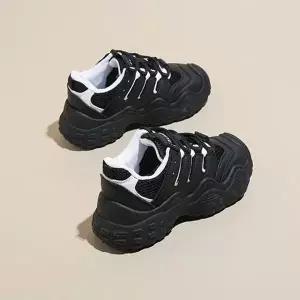 인기상품 캐쥬얼 여자운동화 런닝화 패션 신상 커플신발 단화 [WFJPQ6C_260324]