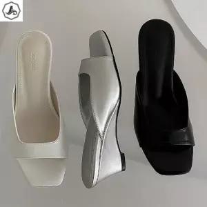 [애슬릿] 여성 뮬 슬리퍼 실버 키높이 발편한 웨지힐 5cm