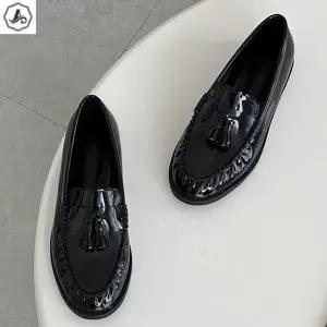 [애슬릿] 에나멜 로퍼 테슬 셔링 발편한 데일리 단화 봄