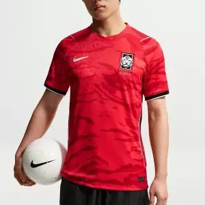 [나이키] 대한민국 2026 스타디움 홈 남성 드라이 핏 축구 저지 IB5328-679