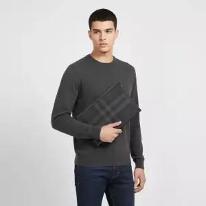 BURBERRY 26SS CHECK ZIP POUCH 8070205) 체크 지퍼 파우치)