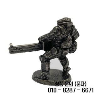 빈티지 솔리드 백동 메크 군인 모델 피규어 미래형 전사 데스크탑 게임 장식 소년 선물 1pc