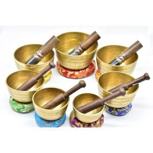 차크라 노래 그릇 7종 세트 - 네팔 명상 그릇의 수공예 힐링 그릇, 힐링, 명상에 좋아 요가, 사운드 배스, 마음챙김, 릴랙세이션 ~ 쿠션, 나무 망치