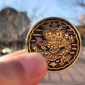 전통문양 왕을 품다 곤룡포 디자인 뱃지 전통뱃지 전통 굿즈 뱃지 한국전통