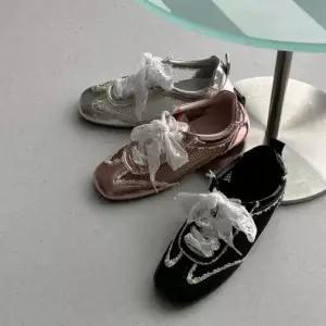 인기상품 스니커즈 로퍼 커플운동화 예쁜운동화 패션 방한화 [WFJNH4B_260322]