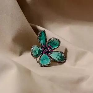 미니 봄꽃 일곱가지 색상 크리스탈 칼라 심플 브로치