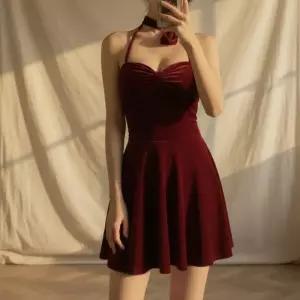 [옷자락]여성 벨벳 홀터넥 슬림 미니 플레어 원피스