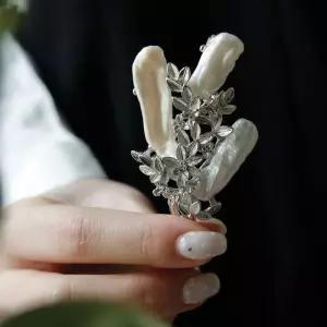 [제이로렌]바이데이지 담수진주 트리 플라워 브로치 Bb0482