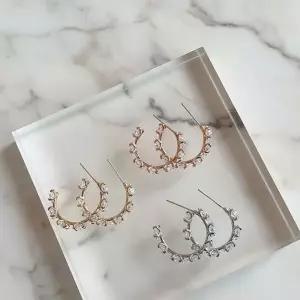 /신상오픈런 여성용 삼색 하객 스타일 라운드 큐빅 귀걸이