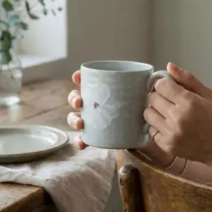 bns 이천도자기 화이트 꽃문양 머그컵 380ml 잔 선물용 음료수 커피